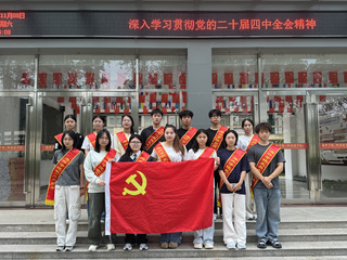 “初心如磐践使命，志愿劳动谱新...